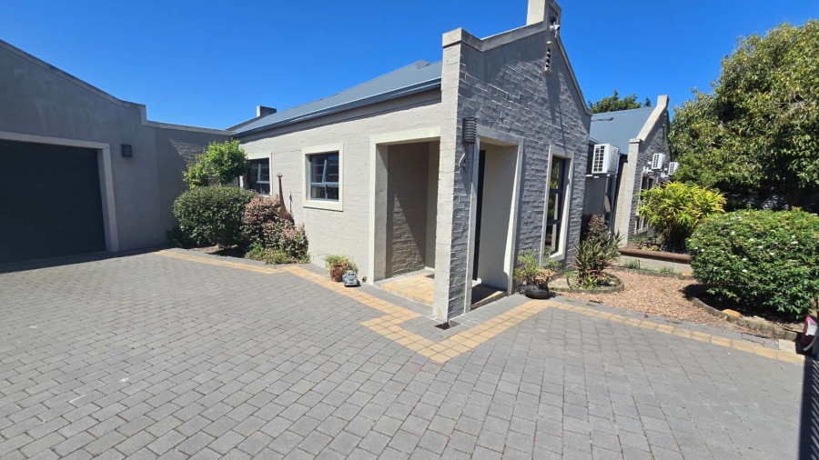 3 Bedroom Property for Sale in Protea Heights Western Cape